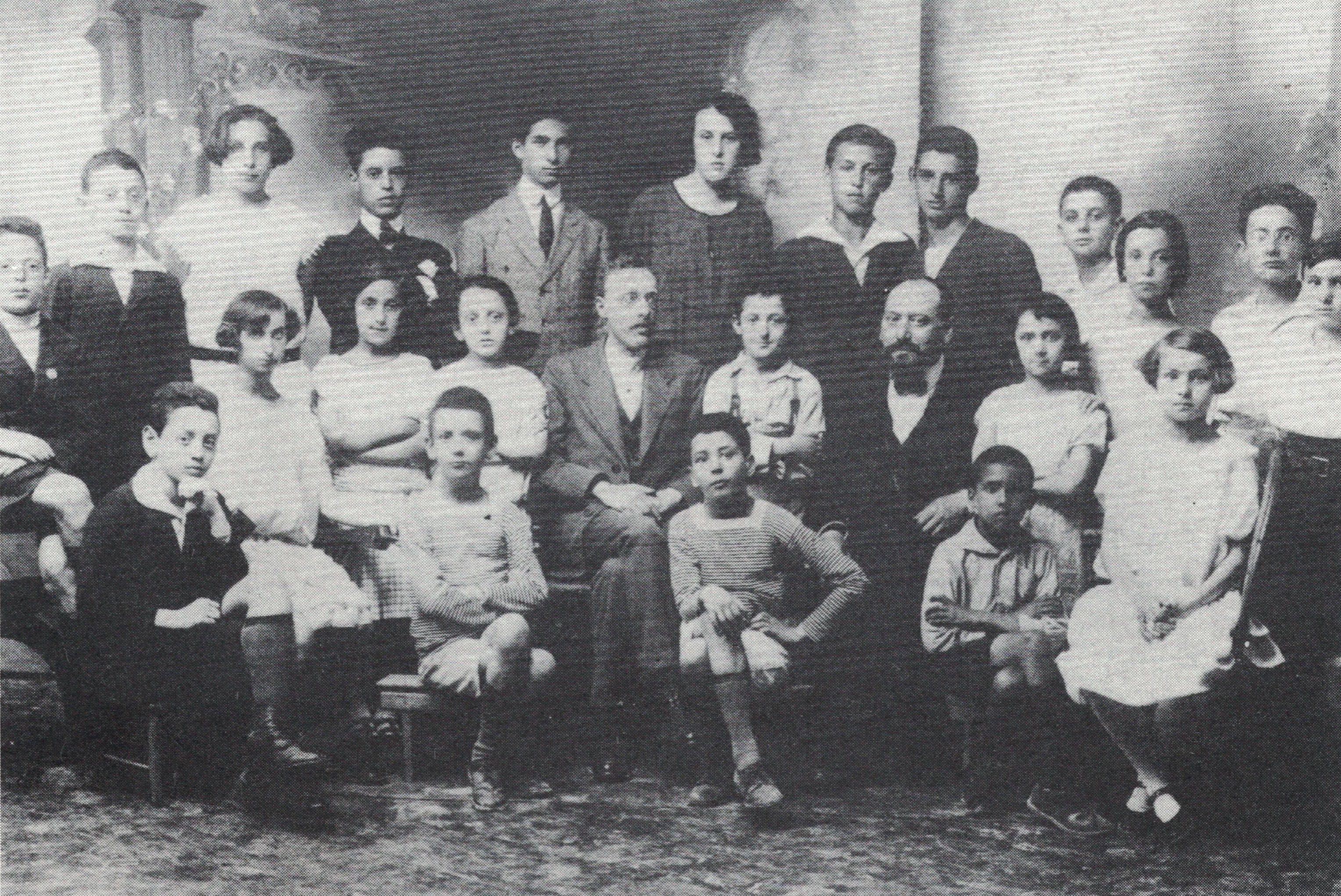 Gruppo sionistico di Gorizia con Isacco ed Ester Fink